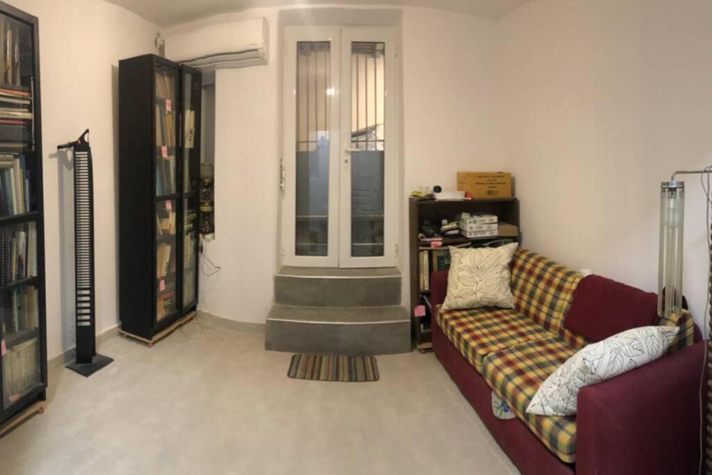 Апартаменты Exarcheia: Independent Ground Floor House. Афины Экстерьер фото